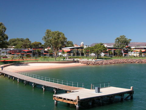 Majestic Oasis Apartments - Australian Directory 3