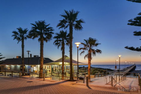 The Beach House @ Grange - Australian Directory 3