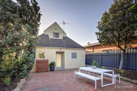 The Beach House @ Grange - Australian Directory 9