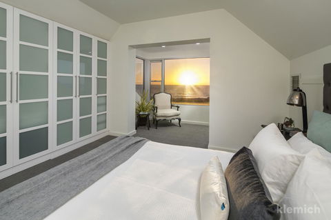 The Beach House @ Grange - Australian Directory 5