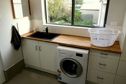 The Purple Door On Seaview - Australian Directory 12