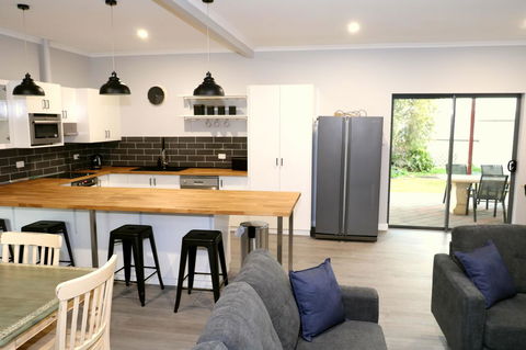 The Purple Door On Seaview - Australian Directory 4