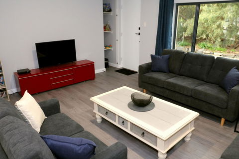 The Purple Door On Seaview - Australian Directory 7