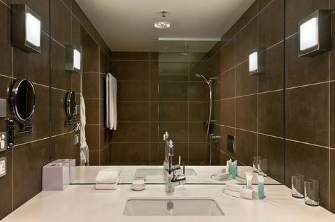 Hilton Adelaide - Australian Directory 13