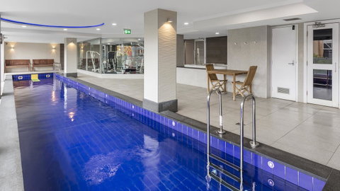Oaks Adelaide Embassy Suites - Australian Directory 6