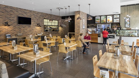 Oaks Adelaide Embassy Suites - Australian Directory 3