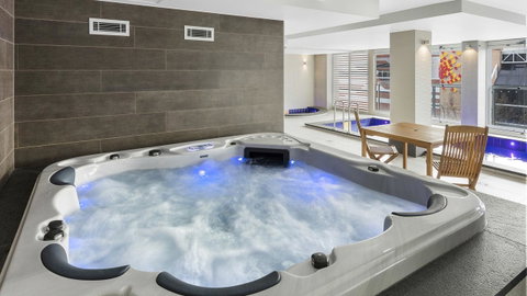 Oaks Adelaide Embassy Suites - Australian Directory 2