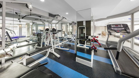 Oaks Adelaide Embassy Suites - Australian Directory 5