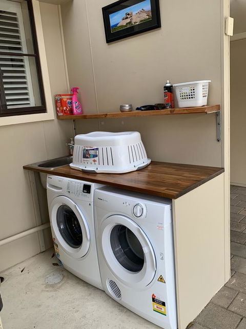 Inna Nutshell - Australian Directory 16