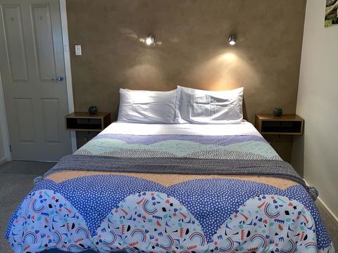 Inna Nutshell - Australian Directory 18