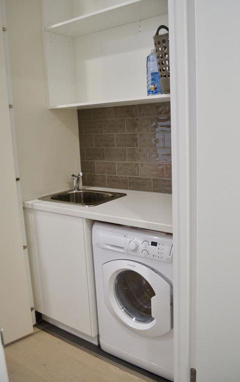 Whitmore SQ - Australian Directory 12