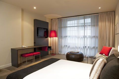 Mantra Hindmarsh Square - Australian Directory 1