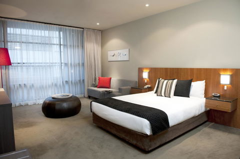 Mantra Hindmarsh Square - Australian Directory 19