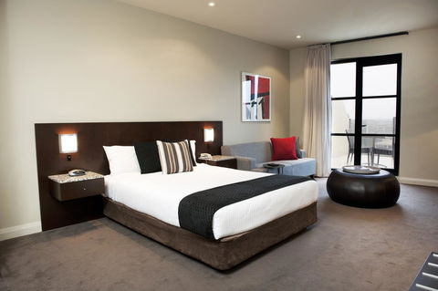 Mantra Hindmarsh Square - Australian Directory 12