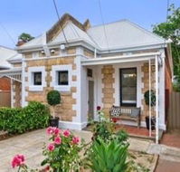 A Rose by the Park - Australian Directory