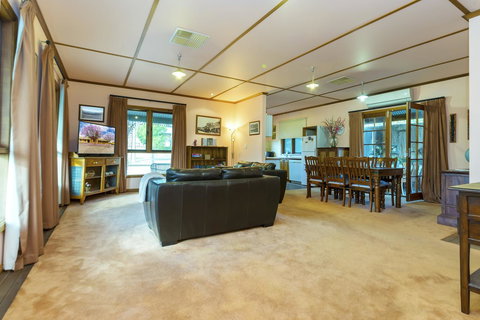 Rustic On 13th - Australian Directory 3