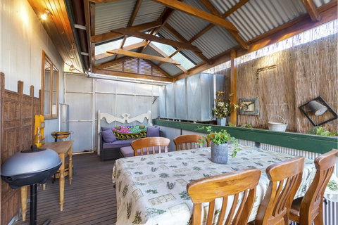 Rustic On 13th - Australian Directory 9