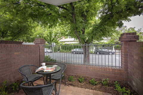 Adelaide Inn - Australian Directory 7