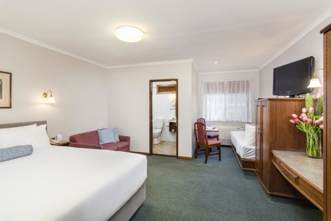 Adelaide Inn - Australian Directory 44