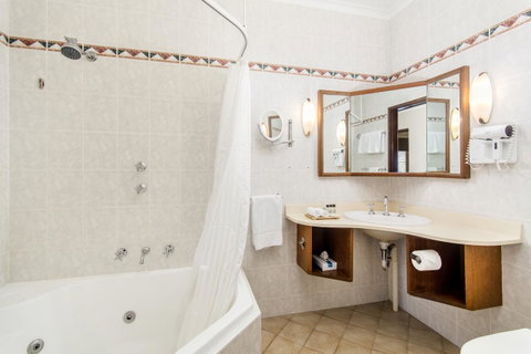 Adelaide Inn - Australian Directory 18