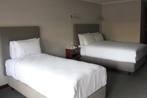 Adelaide Inn - Australian Directory 25