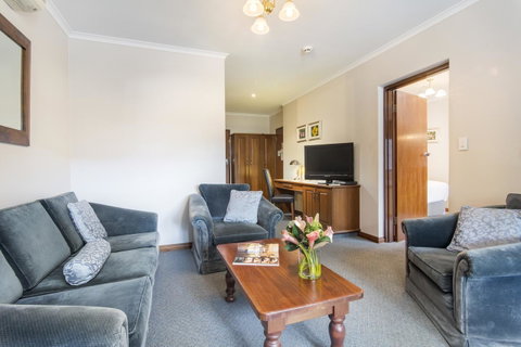 Adelaide Inn - Australian Directory 15