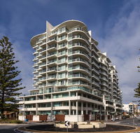 Oaks Liberty Towers - Australian Directory
