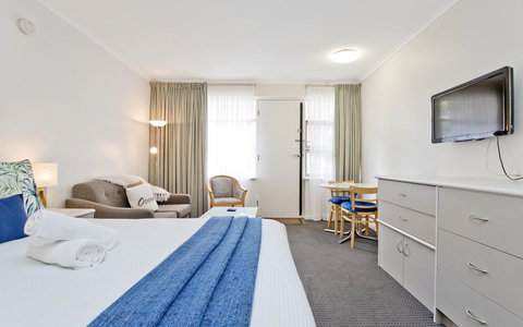 Glenelg Oasis Studios - Australian Directory 4