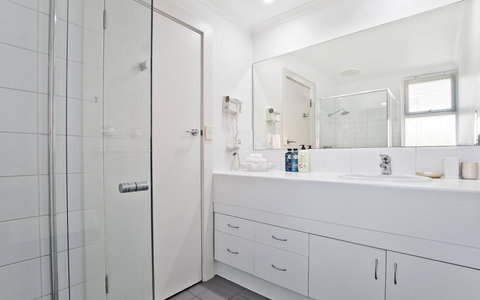 Glenelg Oasis Studios - Australian Directory 12