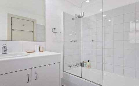 Glenelg Oasis Studios - Australian Directory 11