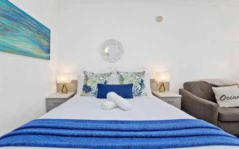 Glenelg Oasis Studios - Australian Directory 3