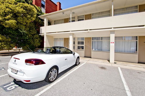 Glenelg Oasis Studios - Australian Directory 17