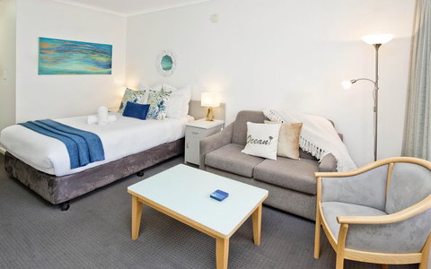 Glenelg Oasis Studios - Australian Directory 8