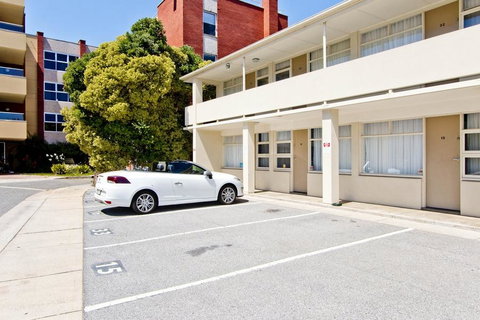 Glenelg Oasis Studios - Australian Directory 6