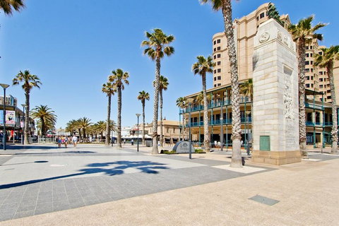 Glenelg Oasis Studios - Australian Directory 16