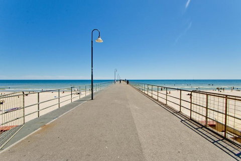 Glenelg Oasis Studios - Australian Directory 15