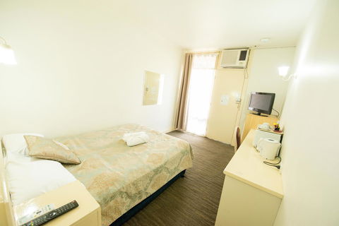 Jacksons Motor Inn - Australian Directory 34