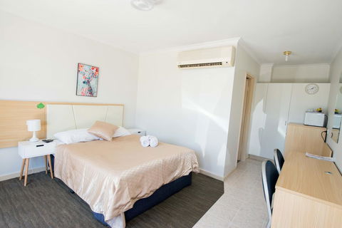 Jacksons Motor Inn - Australian Directory 20