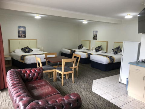Jacksons Motor Inn - Australian Directory 41