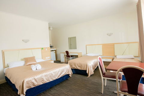 Jacksons Motor Inn - Australian Directory 12