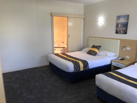 Jacksons Motor Inn - Australian Directory 42