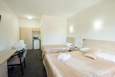 Jacksons Motor Inn - Australian Directory 14