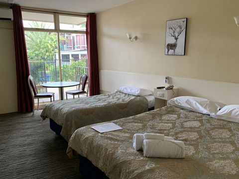 Jacksons Motor Inn - Australian Directory 40