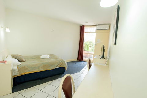 Jacksons Motor Inn - Australian Directory 33