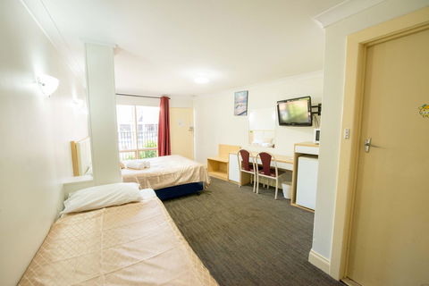 Jacksons Motor Inn - Australian Directory 23