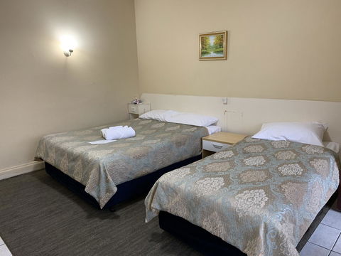 Jacksons Motor Inn - Australian Directory 37