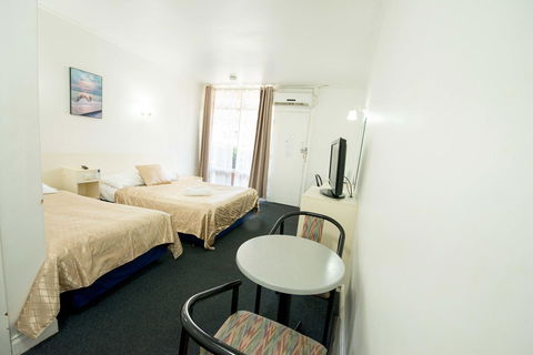 Jacksons Motor Inn - Australian Directory 15
