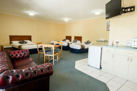 Jacksons Motor Inn - Australian Directory 25