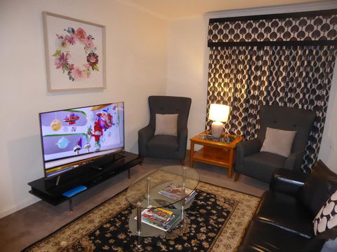 Adelaide City Apartment - 3br, 2bath & Carpark - Australian Directory 2