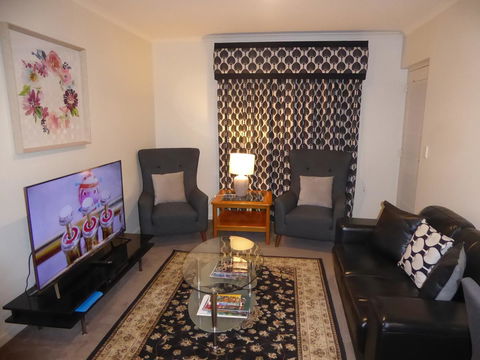 Adelaide City Apartment - 3br, 2bath & Carpark - Australian Directory 1